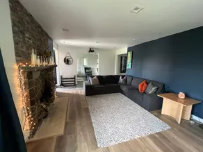 Huge 6 BDRM min to Downtown & Stadiums w/ parking - Image 3