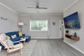 Cozy & Modern Home Close to Uptown & Airport - Image 5