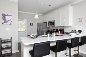 Cozy & Modern Home Close to Uptown & Airport - Image 3