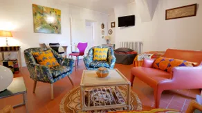 2-star apartment in writer's house - Image 2