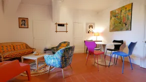 2-star apartment in writer's house - Image 3