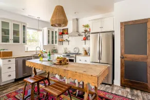 Chic 2 Bedroom Cottage with Monument Views - Image 3