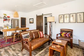 Chic 2 Bedroom Cottage with Monument Views - Image 4