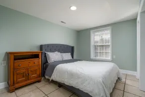 Hidden Gem, 1.5 block to the BEACH & STARBOARD! - Image 5