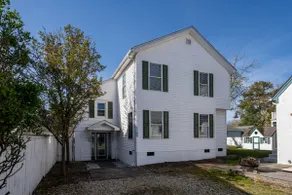 Hidden Gem, 1.5 block to the BEACH & STARBOARD! - Image 2