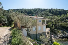 Remote beach house, just above the sea. - Image 4