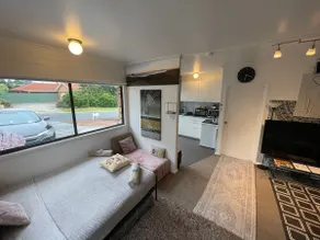 Canberra / Queanbeyan Unit. Top quality Accom - Image 2