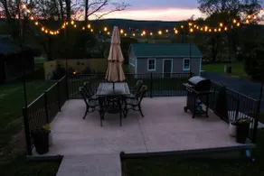 Log House On Main - Image 3