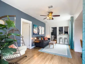 Best of Phx within walking distance, free parking - Image 2