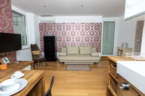 Stylish Flat With Balcony and Ideal Location - Image 2