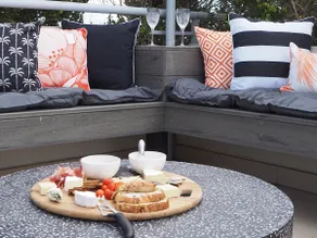 Lakeside Luxury - 2 Level Penthouse Apartment with Expansive Rooftop Terrace - Image 4