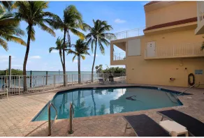 Lovely Oceanfront Townhouse with pool & boat slip. - Image 3