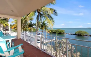 Lovely Oceanfront Townhouse with pool & boat slip. - Image 5