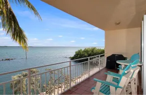 Lovely Oceanfront Townhouse with pool & boat slip. - Image 4