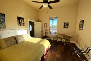 HOUSES SING & Sleep - Lexington Bluff - Image 4