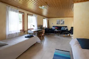 Farmhouse on horse farm with proximity to lake and sea - Image 3