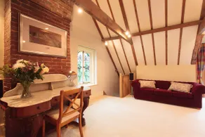 Countryside retreat with Jacuzzi & Balcony - Image 4