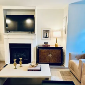 2 BR-Capitol Hill-2 blks Metro! - Image 4