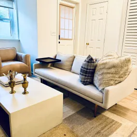 2 BR-Capitol Hill-2 blks Metro! - Image 2