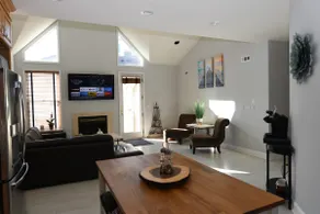 Waterfront AC Beach House - Image 4