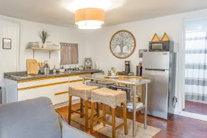 Urban Cottage - Cozy -10 mins. from downtown - Image 2