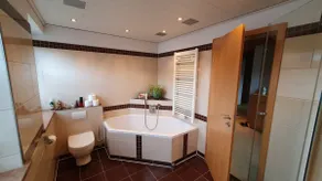 80m² Wellness Oasis: Green Forest Escape - Image 4