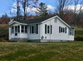 Nice little home on 35 acres, No cleaning fee. - Image 2