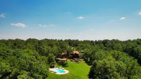 Betagende udsigt over søen !! 12 acre luksus ejendom med privat opvarmet pool - Image 2