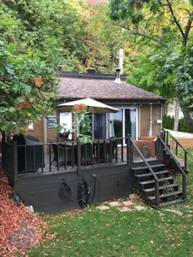 Om 2 Cozy Chalet with Hot Tub - Image 2