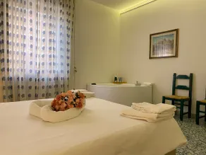 Villa Suite with Hot Tub - Image 2
