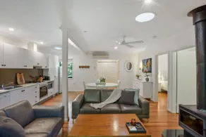 Tyntynder Garden Cottage 1 - Image 3