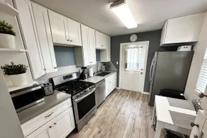Cute private duplex! 11 min from downtown. - Image 4