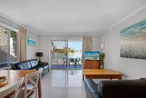 Waterfront, 2 B/Room, Pet Friendly, Pool & Pontoon - Image 2