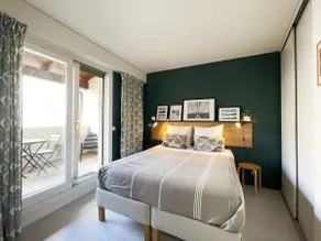 Apartment opposite Palais des Papes, A/C & terrace - Image 2