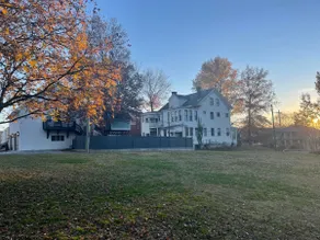 Historic Carriage House Near Louisville Hotspots - Image 2