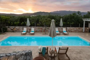 Luxurious villa + private heated pool. A memorable stay! - Image 3
