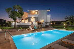 Luxurious villa + private heated pool. A memorable stay! - Image 2