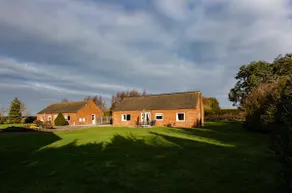 Crown Cottage - sleeps 6 - Image 2