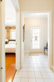 Lakeside Private suite-Queen bed room - Image 5