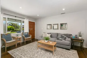 Felspar House · Clean, Charming House in PB 🏖☀️ AC, pkg & laundry - Image 5