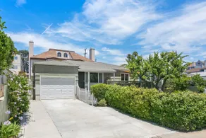 Felspar House · Clean, Charming House in PB 🏖☀️ AC, pkg & laundry - Image 2