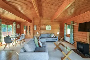 Luxury 3 Bedroom, Scandinavian Lodge with HOT TUB - Image 5
