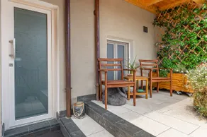 Courtyard house with parking - Image 4