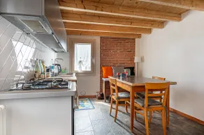 Courtyard house with parking - Image 2