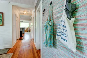 AVL Bungalow - 5 mins to DT - Image 2