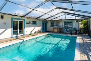 Vacation home heated pool Turf yard putting green - Image 4