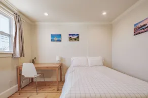 Cozy, Central 2 Bd Apt, Parking with EV charger - Image 4
