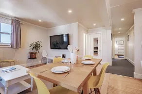 Cozy, Central 2 Bd Apt, Parking with EV charger - Image 2