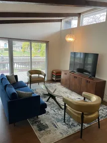 Relaxing Mid-Century Modern Home with Bay Access - Image 4