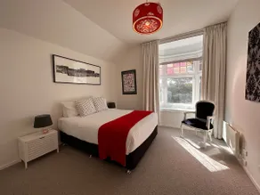 Red Door Penthouse in Battery Point - Image 2